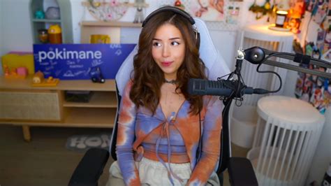 pokimane nipple slip|POKIMANE SHOWS HER TITS ON TWITCH LIVE STREAM。